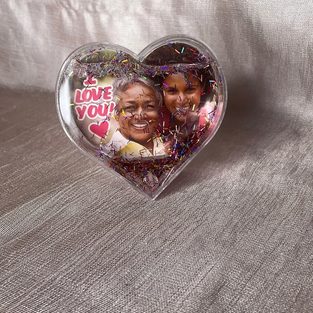 🐼 3/$25 NWT Heart shaped liquid glitter photo frame